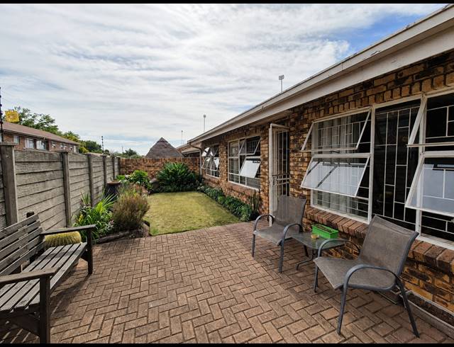 4 BEDROOM TOWNHOUSE FOR SALE IN VANDERBIJLPARK SE 1